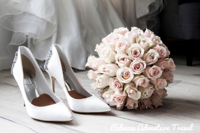 Plan your wedding outfit based on the climate of the event's place.